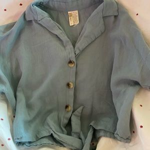 BLUE BUTTON UP KNOT TIE SHIRT.
